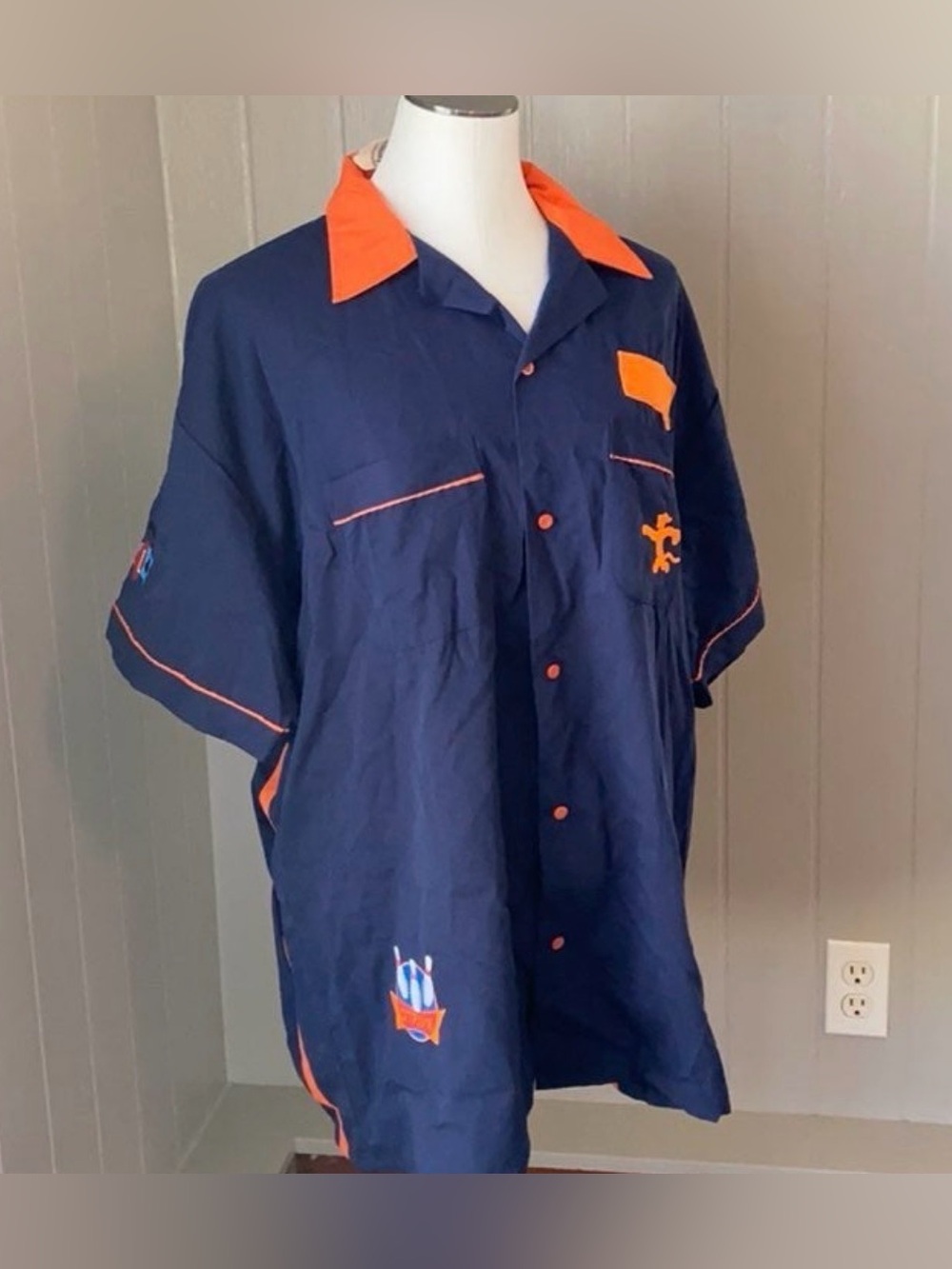 1990s Disney Store / Disney Catalog Tigger bowling shirt. Xl